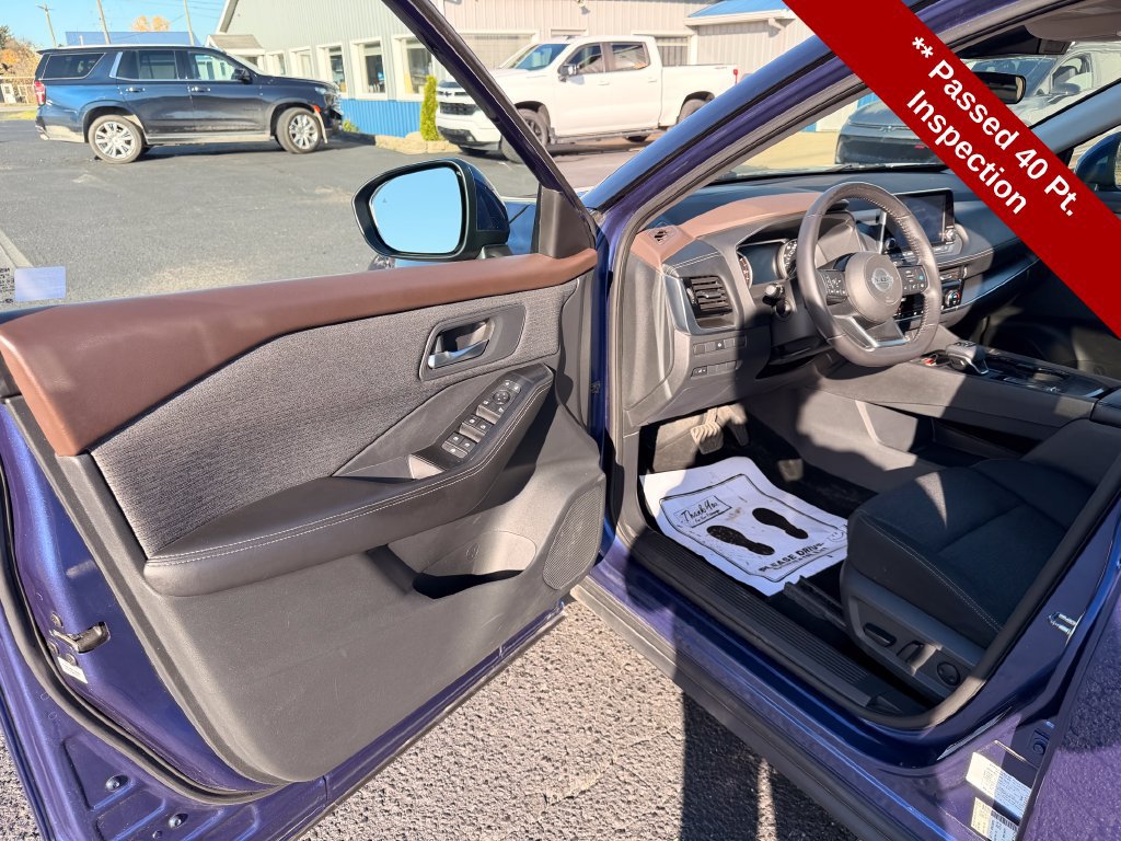 Used 2021 Nissan Rogue SV FWD image 11