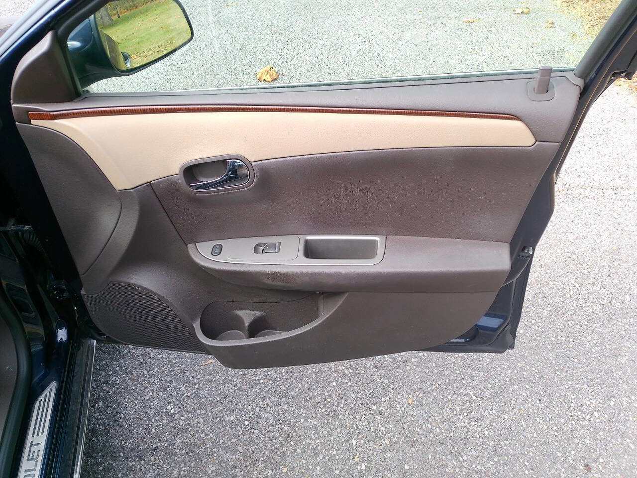 Used 2009 Chevrolet Malibu LTZ w/ Rear Power Package image 18