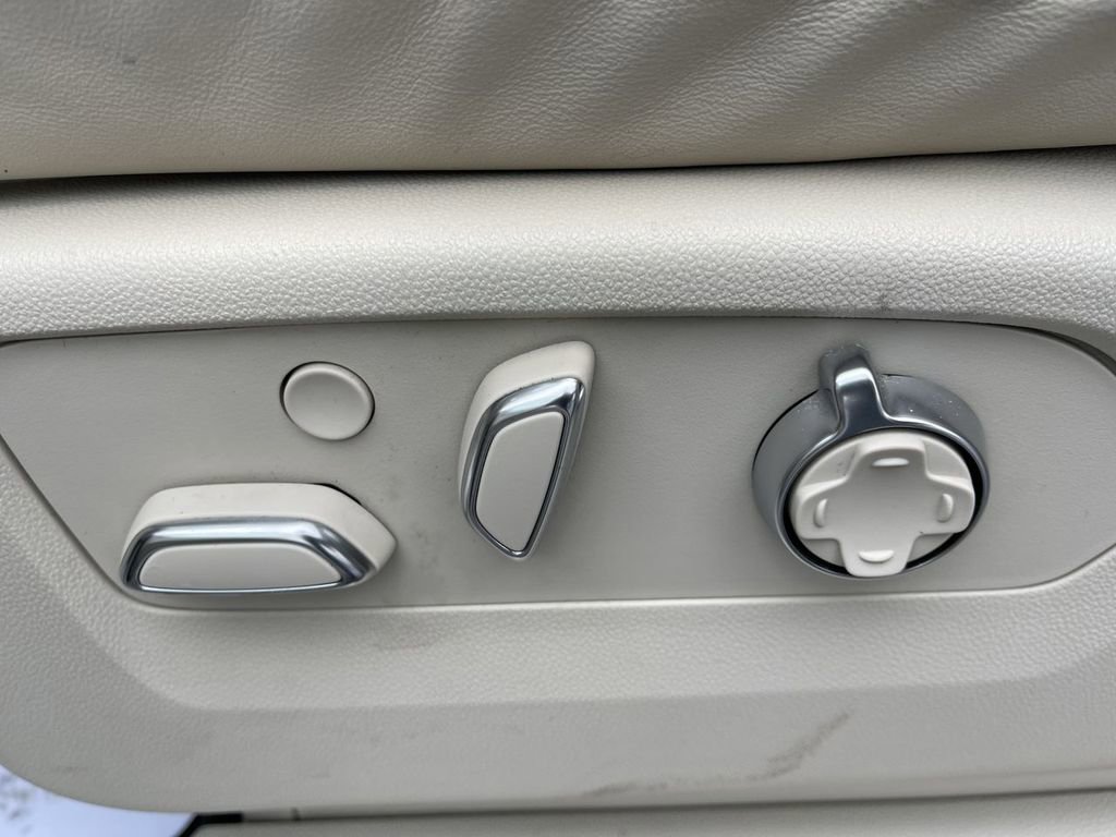 Used 2022 Cadillac Escalade ESV Premium Luxury Platinum image 12