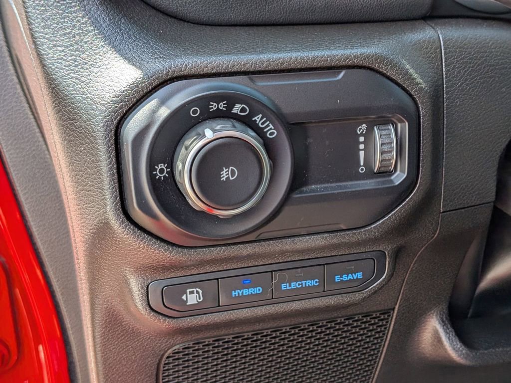 Used 2023 Jeep Wrangler Unlimited Sahara w/ Cold Weather Group AWD/4WD image 15