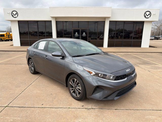 Used 2024 Kia Forte LXS image 2
