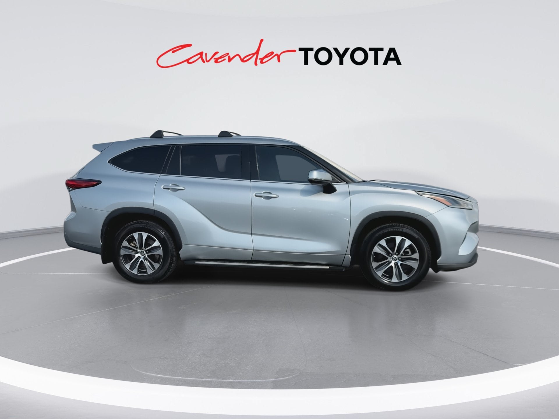 Certified 2021 Toyota Highlander XLE FWD image 9
