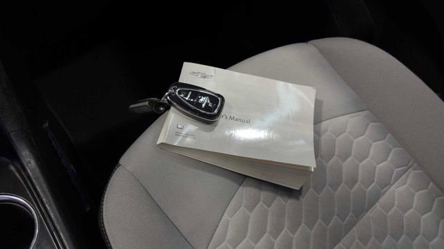 Used 2018 Chevrolet Equinox LS image 31