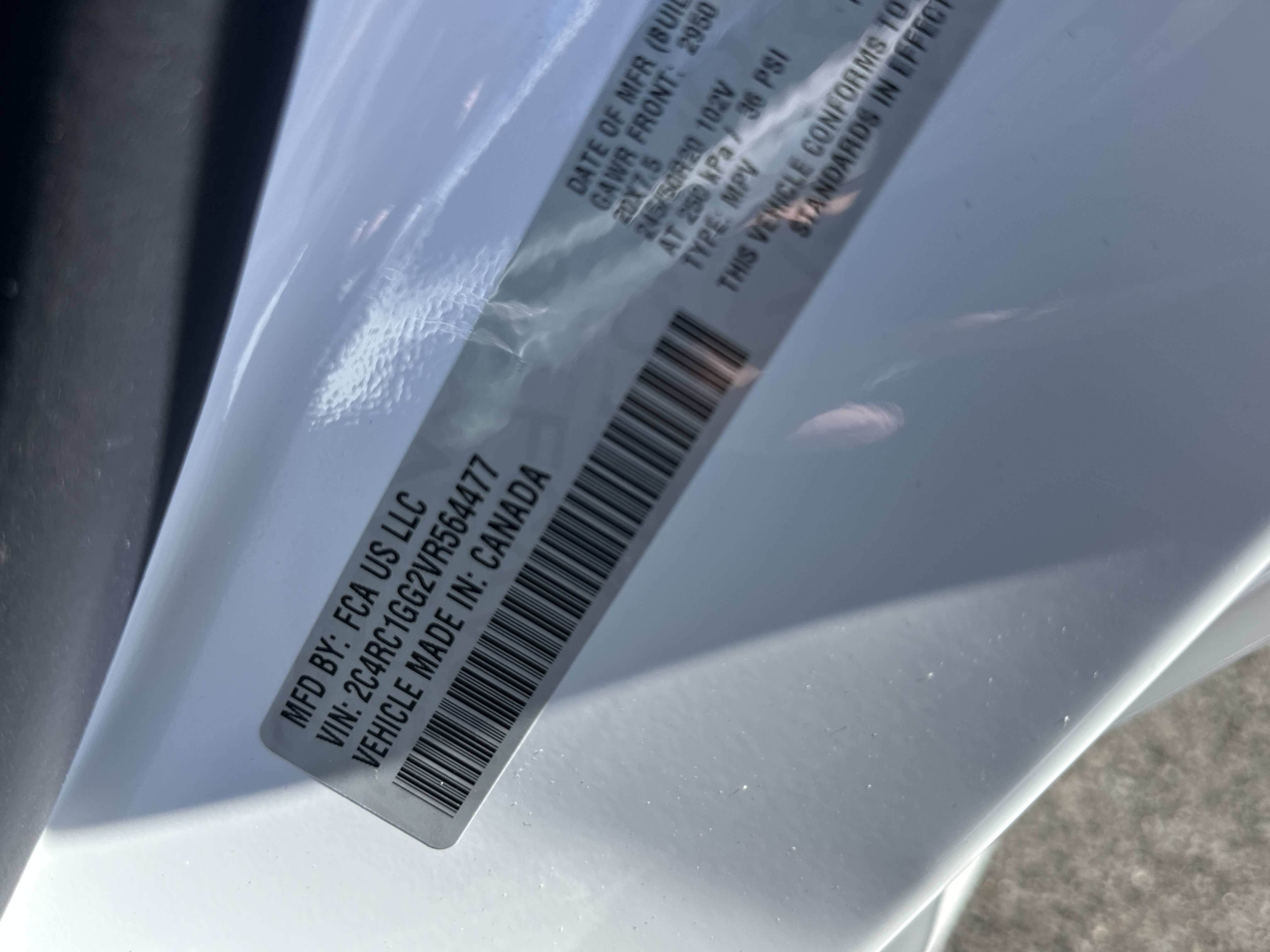 New 2027 Chrysler Pacifica Limited w/ Family Tech Group FWD image 31