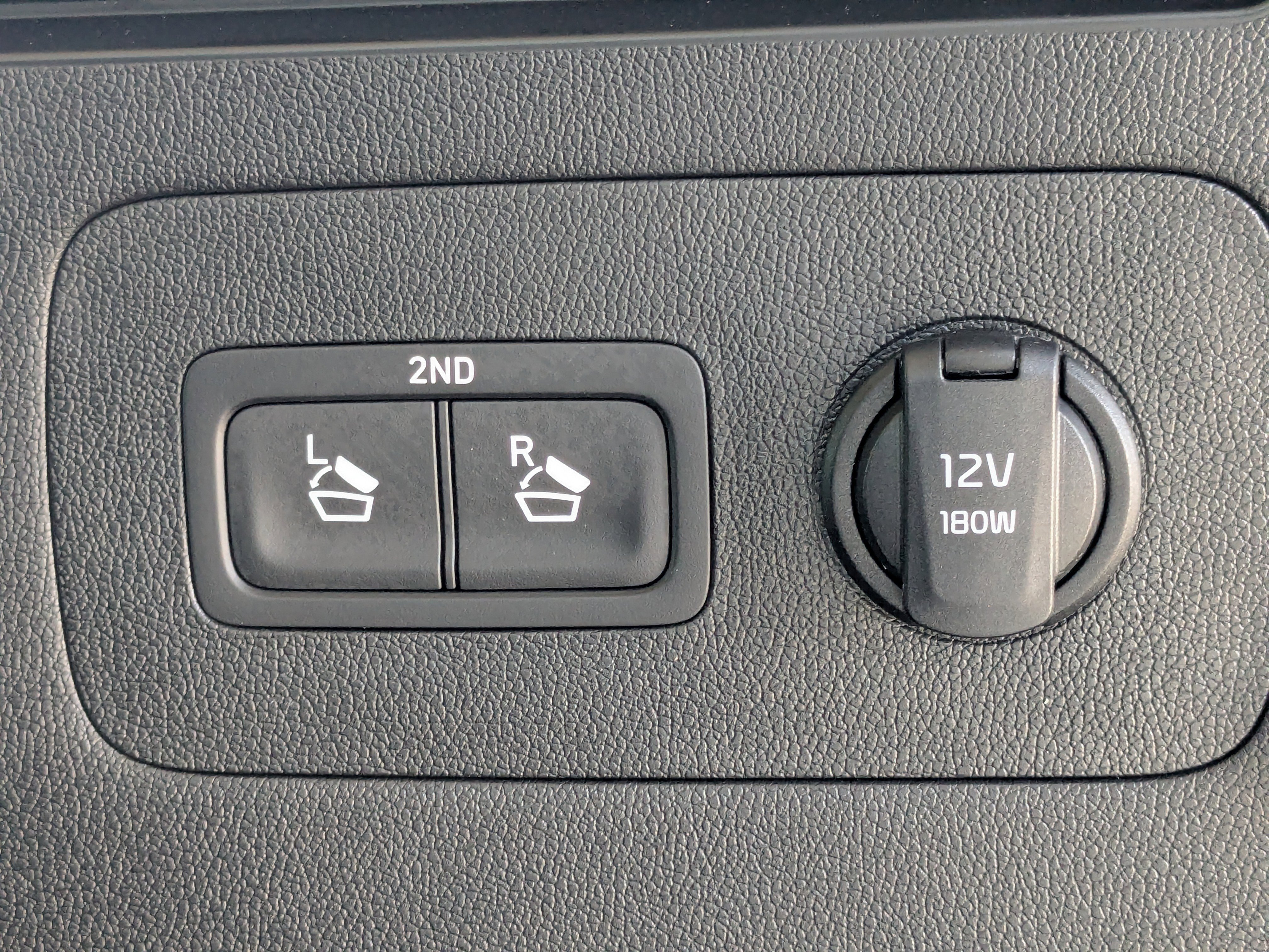 Certified 2025 Kia Sorento S w/ Panoramic Sunroof Package image 14