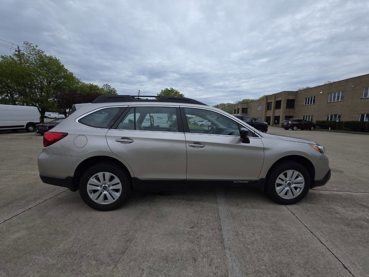 Used 2017 Subaru Outback 2.5i AWD/4WD image 8
