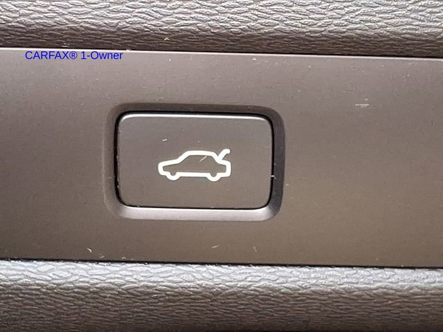 Certified 2023 Volvo XC60 B5 Ultimate w/ Climate Package image 27