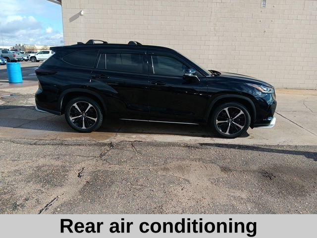 Used 2021 Toyota Highlander XSE image 3