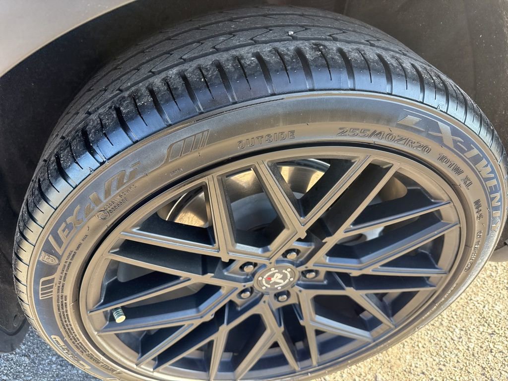 Used 2022 Tesla Model Y Long Range image 11