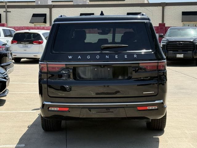 Used 2024 Jeep Wagoneer L Series II RWD image 5