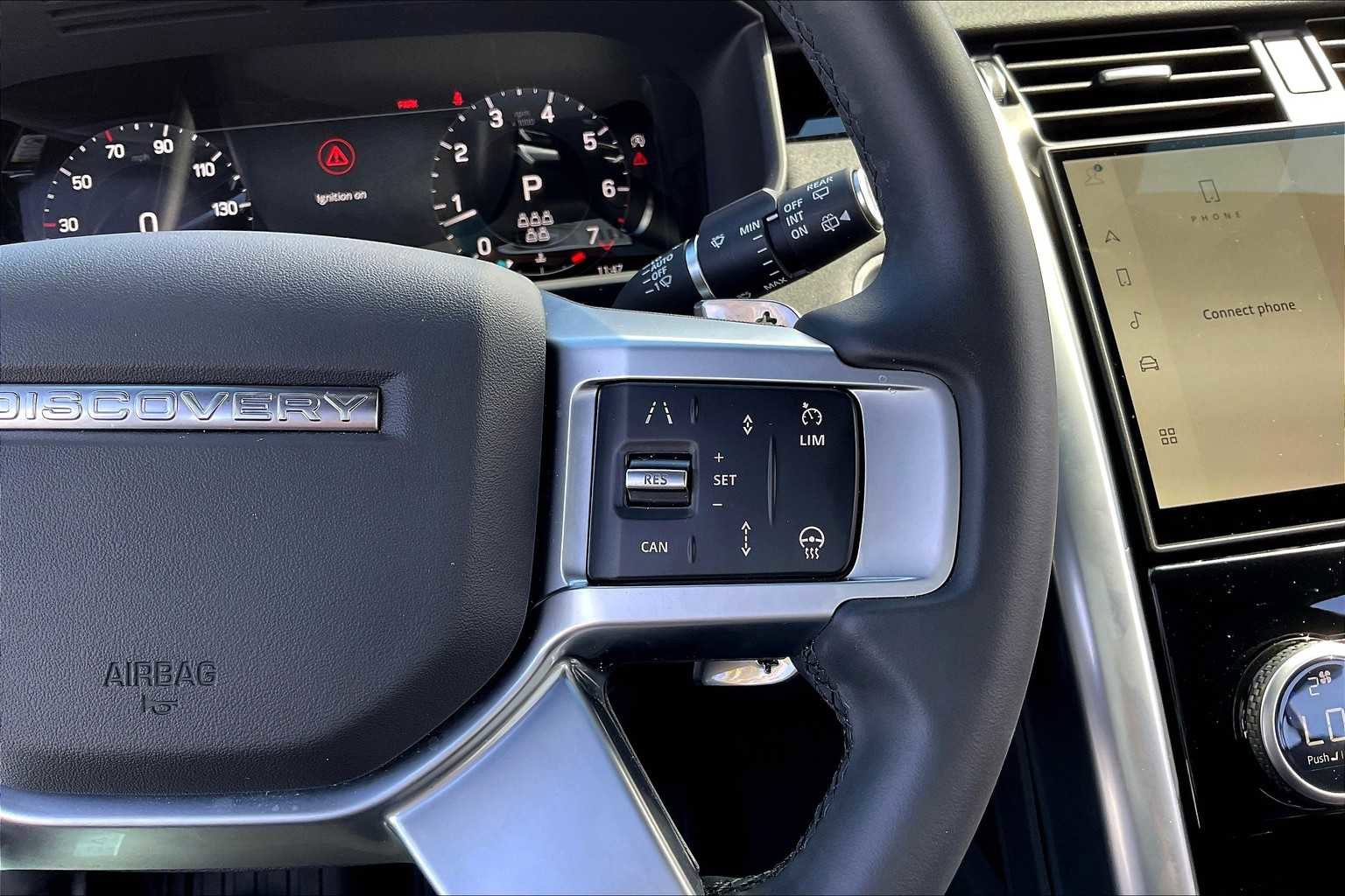 Used 2025 Land Rover Discovery S image 22