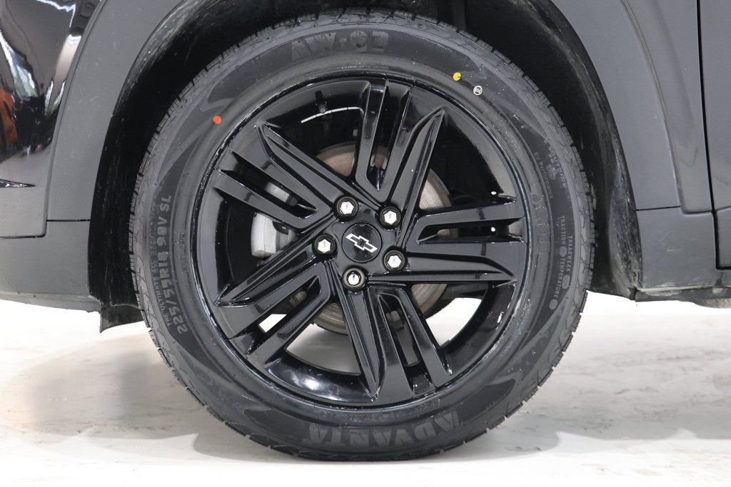 Used 2025 Chevrolet Trax ACTIV w/ Sunroof Package FWD image 11
