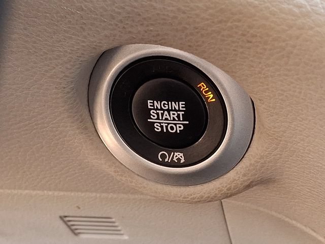 Used 2023 Chrysler Pacifica Limited FWD image 21