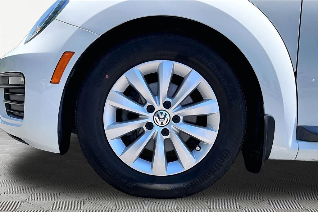 Used 2018 Volkswagen Beetle 2.0T S FWD image 21