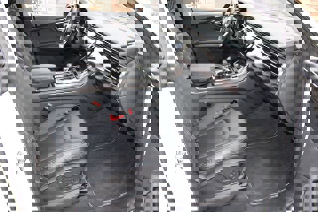 Used 2020 Audi Q8 Premium Plus w/ Premium Plus Package image 18