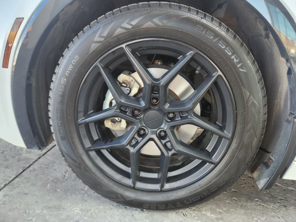 Used 2024 Toyota Prius XLE AWD/4WD image 20