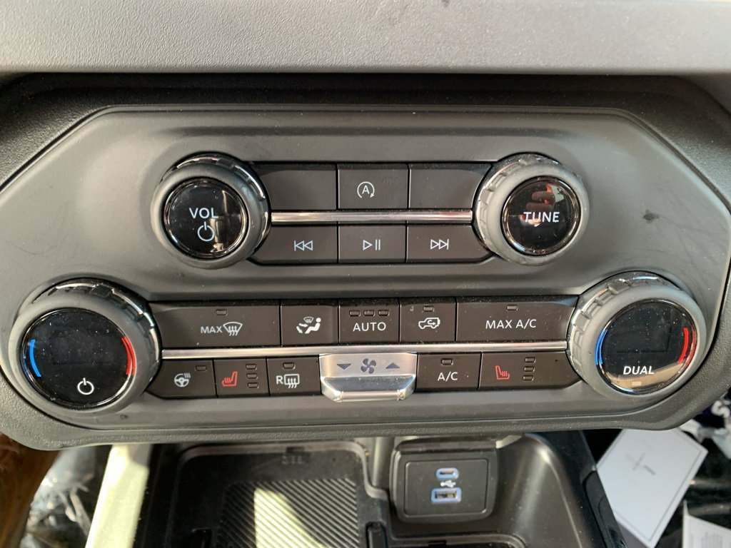 Used 2025 Ford Bronco Outer Banks image 25