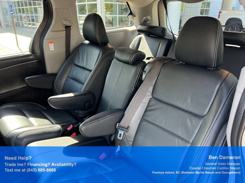 Used 2017 Toyota Sienna SE Premium FWD image 16