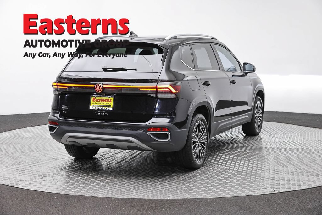 Used 2025 Volkswagen Taos SE FWD image 6