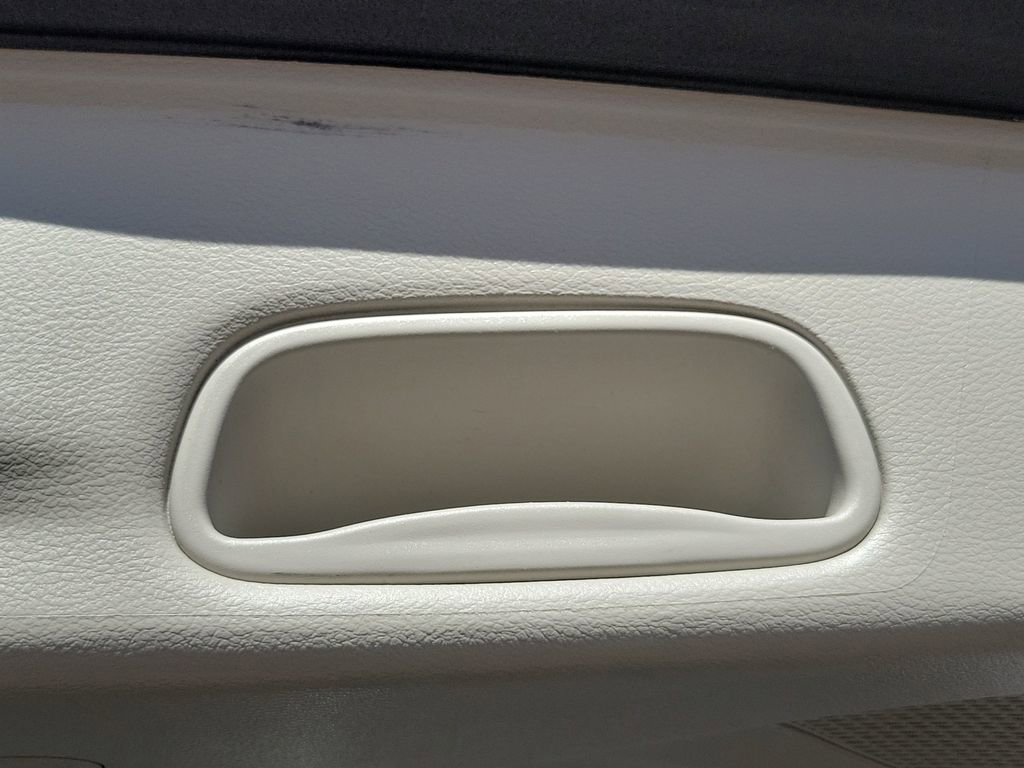Used 2022 Chrysler Pacifica Touring-L w/ Uconnect Theater Family Group image 30