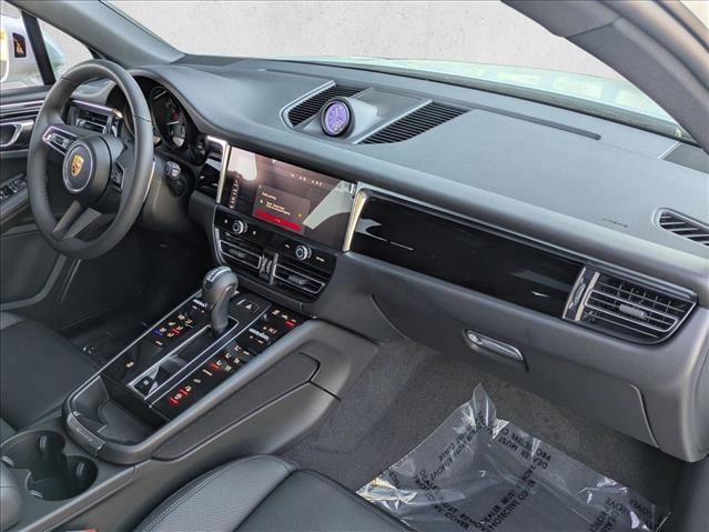 Certified 2025 Porsche Macan image 26