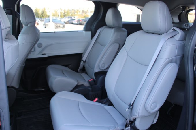 New 2026 Toyota Sienna XLE FWD image 12