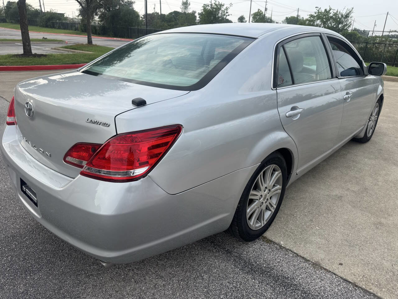 Used 2006 Toyota Avalon Limited FWD image 7