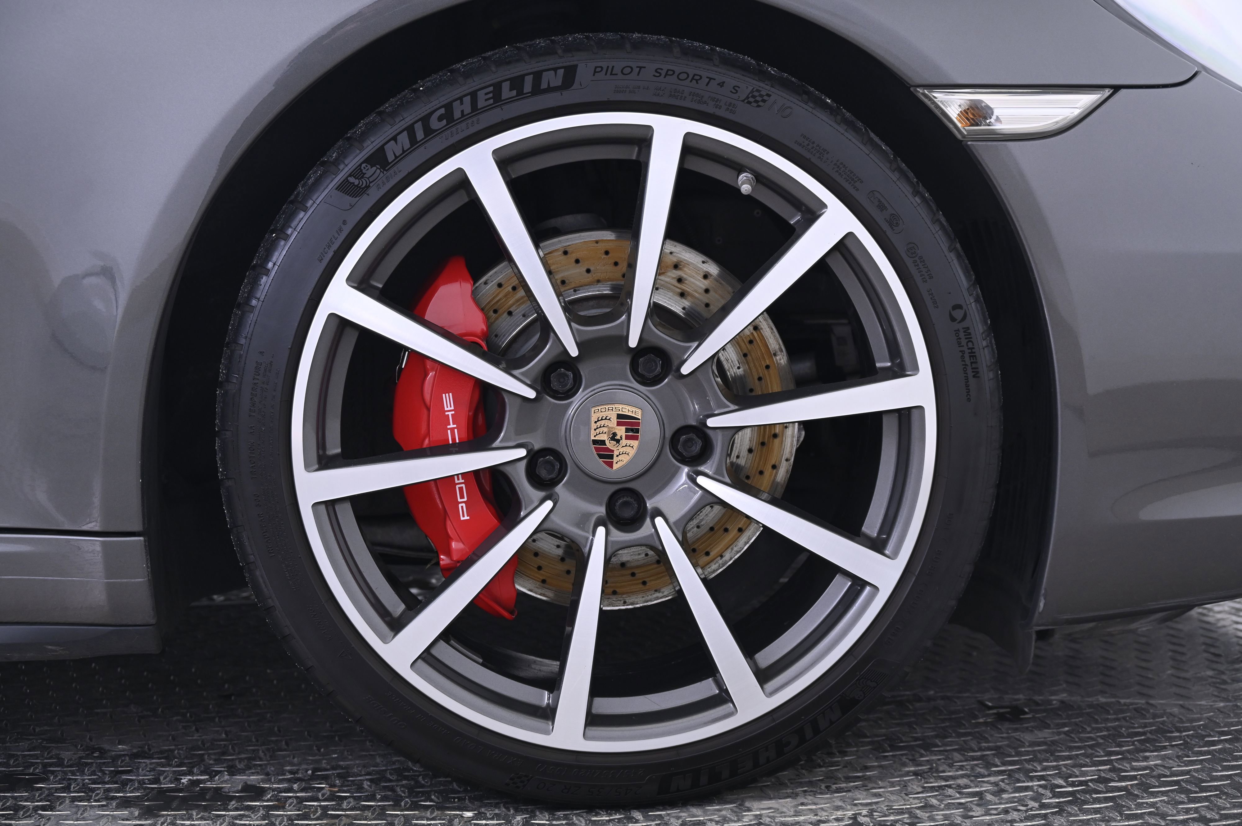 Used 2014 Porsche 911 Carrera 4S image 17