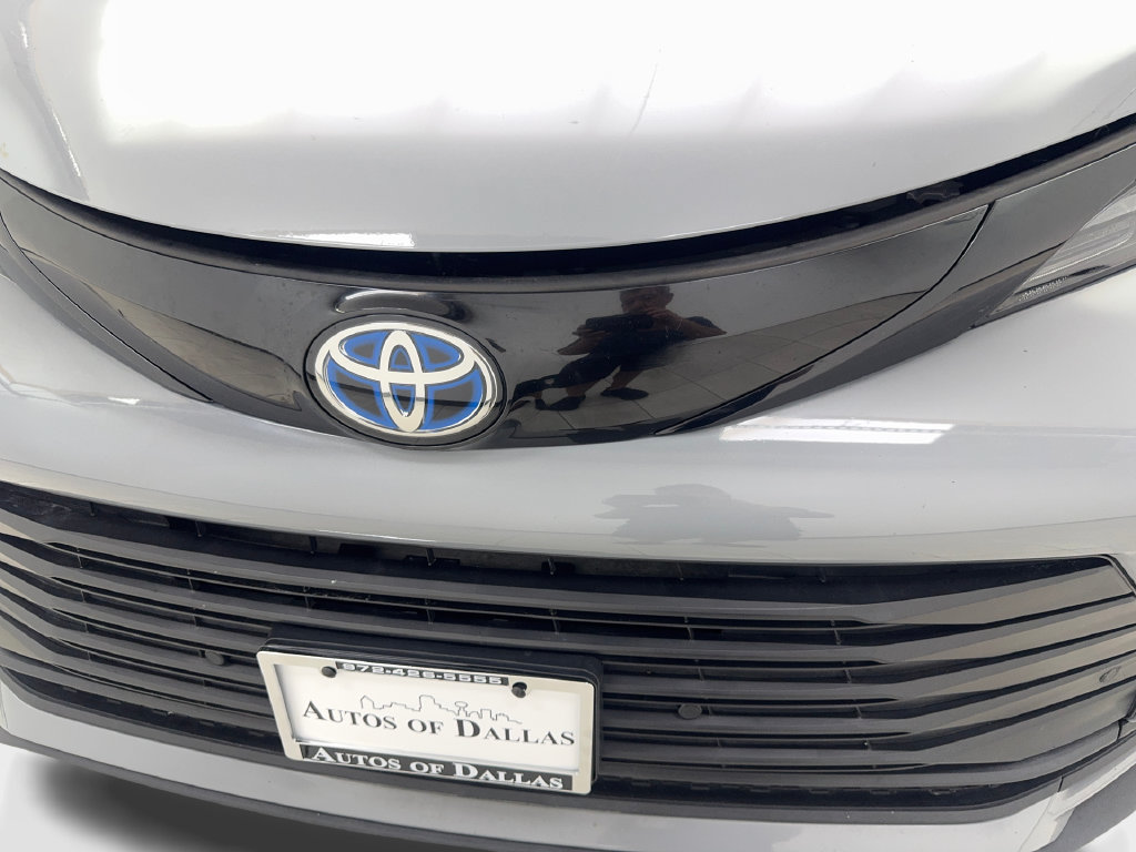 Used 2025 Toyota Sienna XLE Woodland Edition AWD/4WD image 28