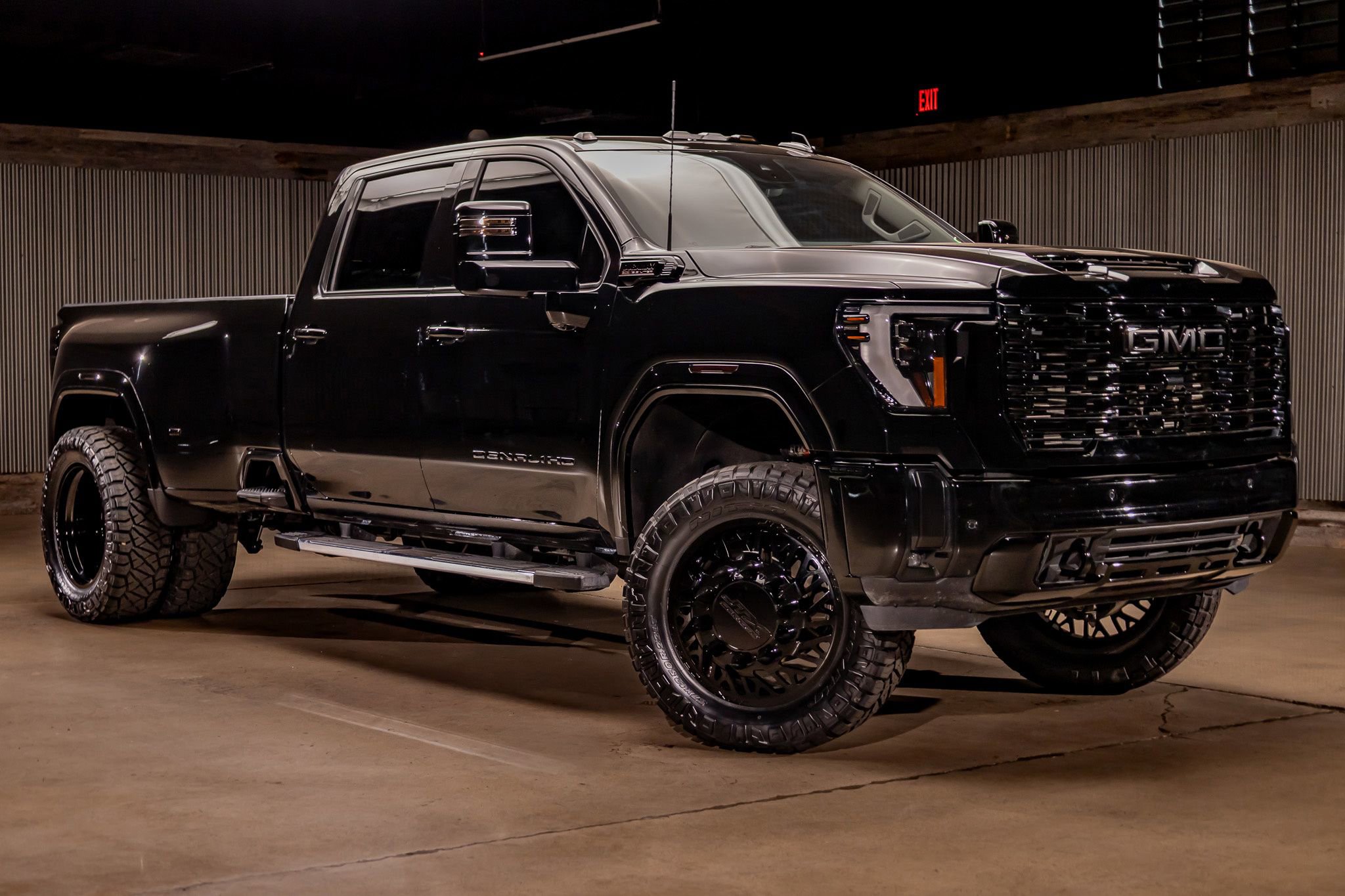Used 2025 GMC Sierra 3500 Denali w/ Denali Reserve Package image 1