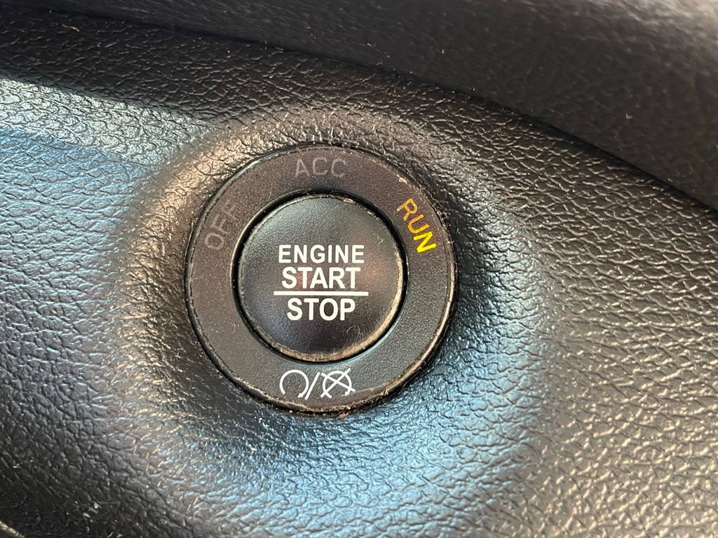 Used 2019 Jeep Cherokee Latitude Plus w/ Cold Weather Group AWD/4WD image 31