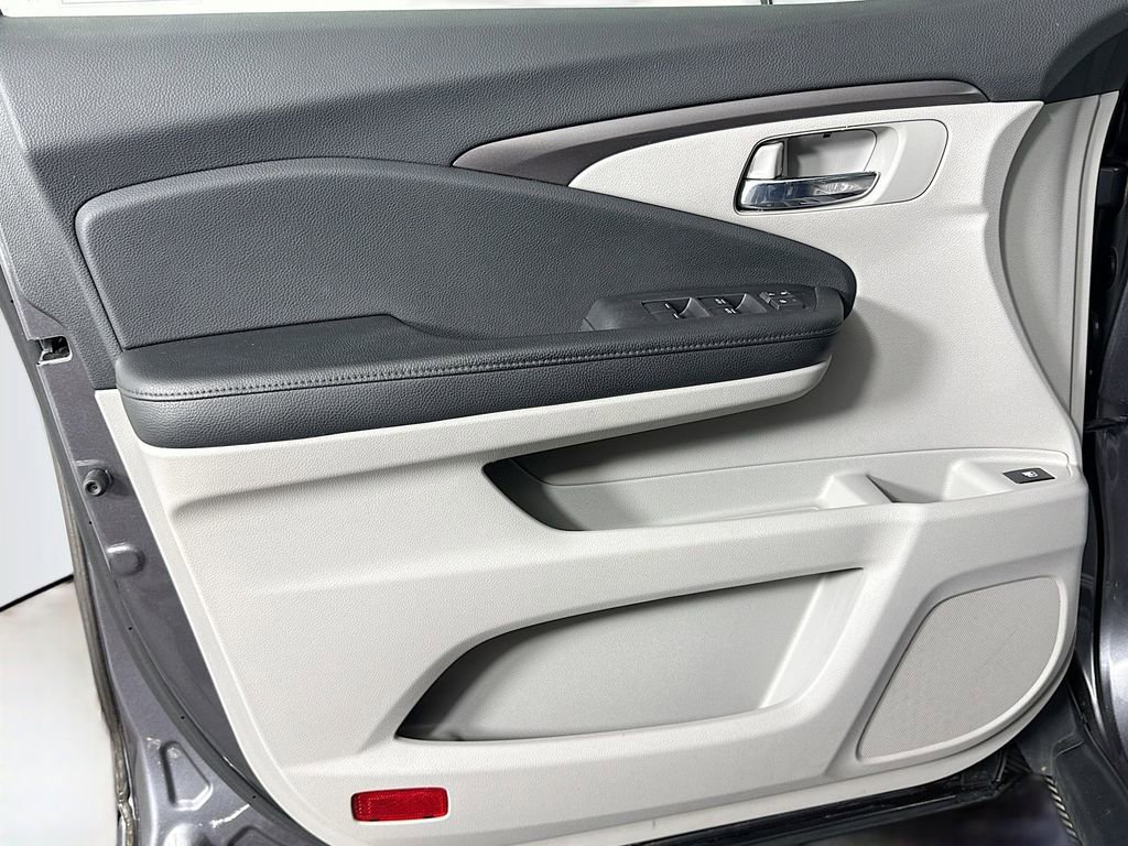 Used 2017 Honda Pilot EX image 27