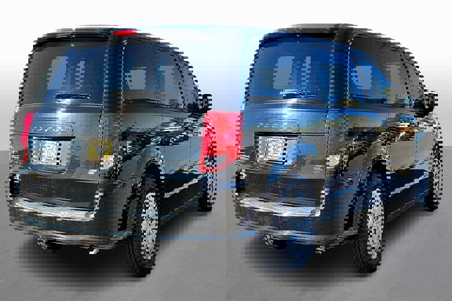 Used 2014 Dodge Grand Caravan SE w/ Quick Order Package 29E SE image 2