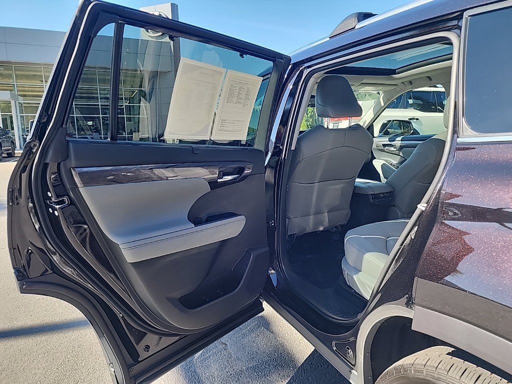 Used 2021 Toyota Highlander Platinum AWD/4WD image 15