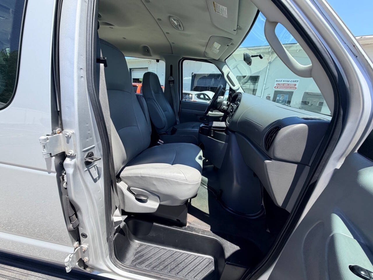 Used 2006 Ford E-350 and Econoline 350 XL RWD image 69