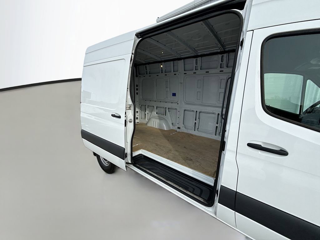 Used 2023 Mercedes-Benz Sprinter 2500 image 23