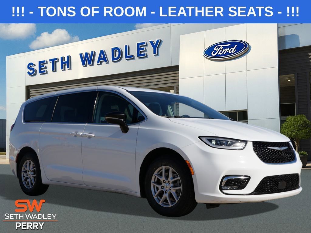 Used 2024 Chrysler Pacifica Touring-L image 1