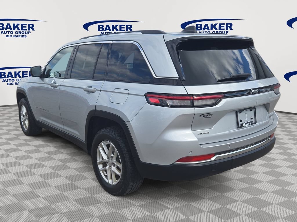 Used 2022 Jeep Grand Cherokee Laredo w/ Luxury Tech Group I AWD/4WD image 6