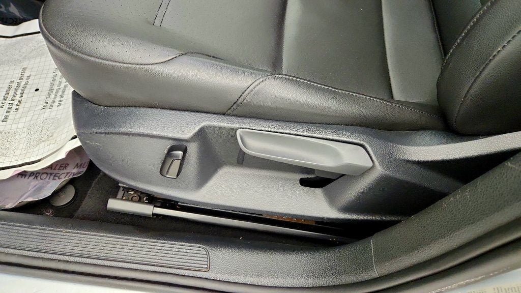 Used 2015 Volkswagen e-Golf SEL Premium FWD image 10