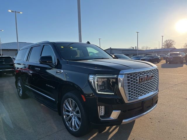 Used 2022 GMC Yukon XL Denali image 3
