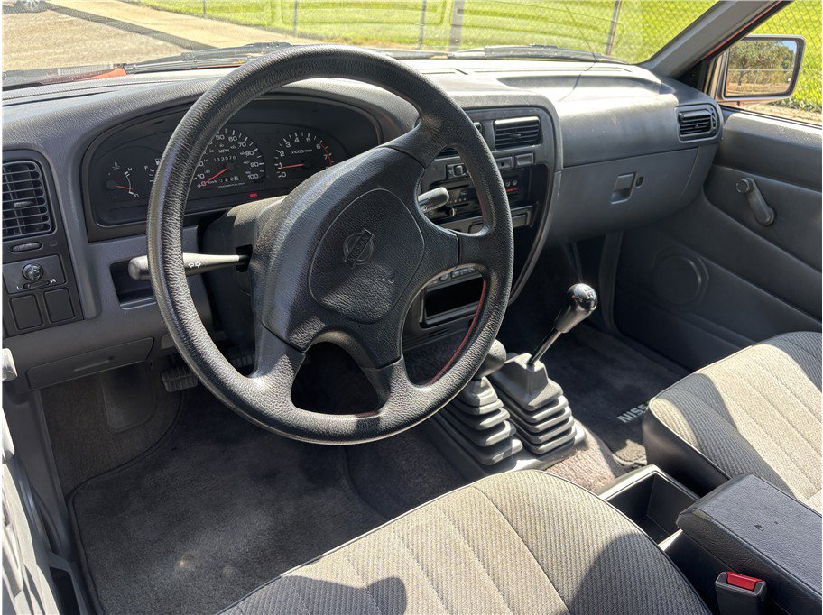 Used 1995 Nissan Pickup XE AWD/4WD image 9