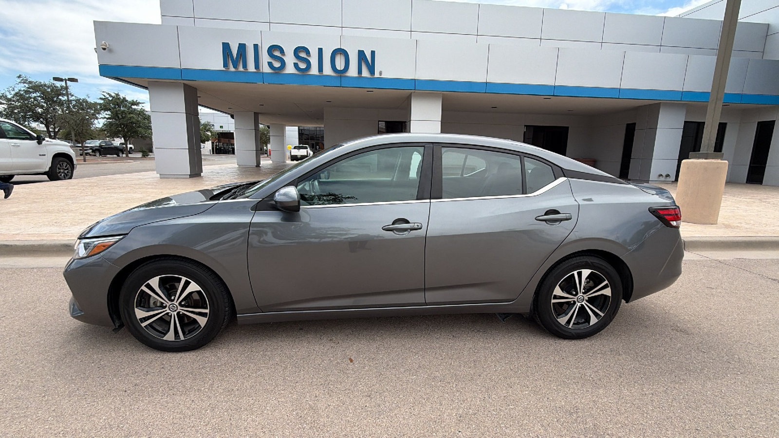 Used 2023 Nissan Sentra SV FWD image 2