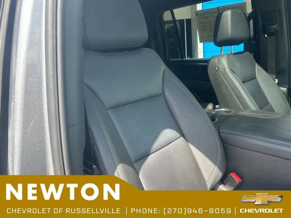 Used 2025 Chevrolet Suburban Z71 w/ Comfort Package AWD/4WD image 23