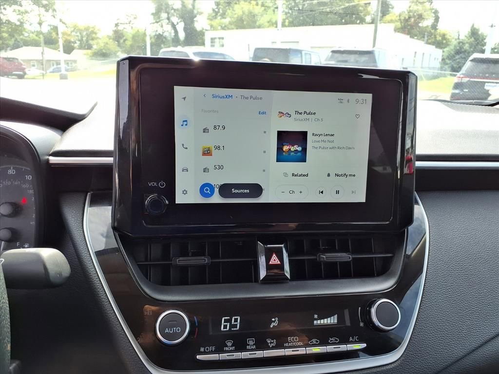 Used 2023 Toyota Corolla LE image 24