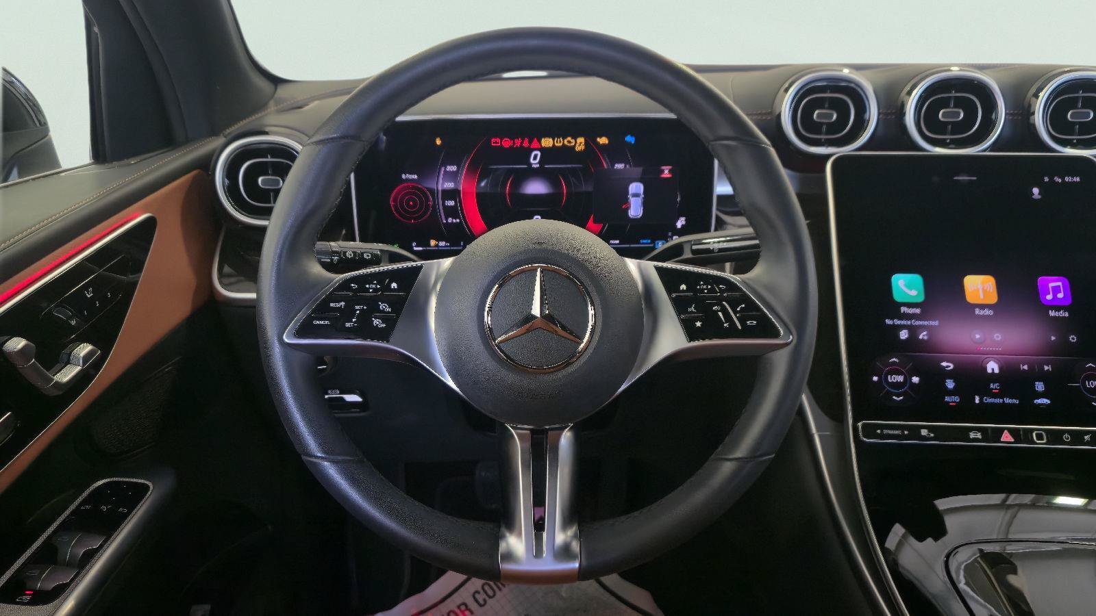 Used 2025 Mercedes-Benz GLC 300 4MATIC image 14