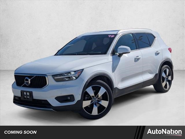 Used 2019 Volvo XC40 T5 Momentum image 1