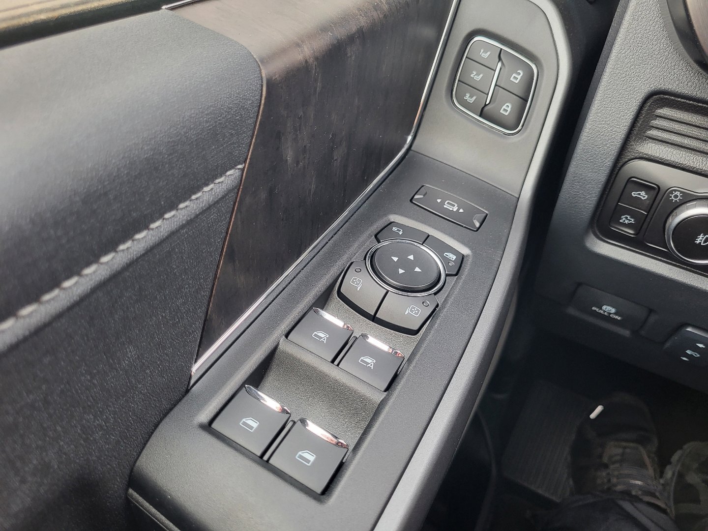 New 2026 Ford F350 Lariat w/ Tremor Off-Road Package image 16