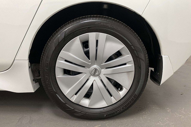 Used 2022 Nissan Leaf S image 14