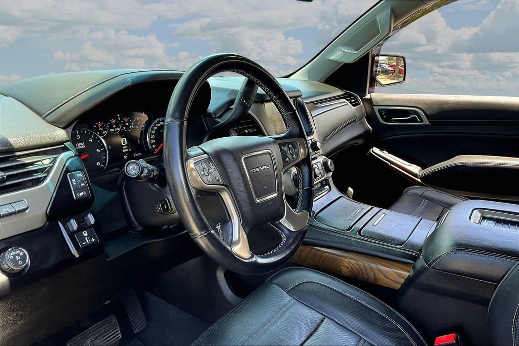 Used 2019 GMC Yukon XL Denali RWD image 16