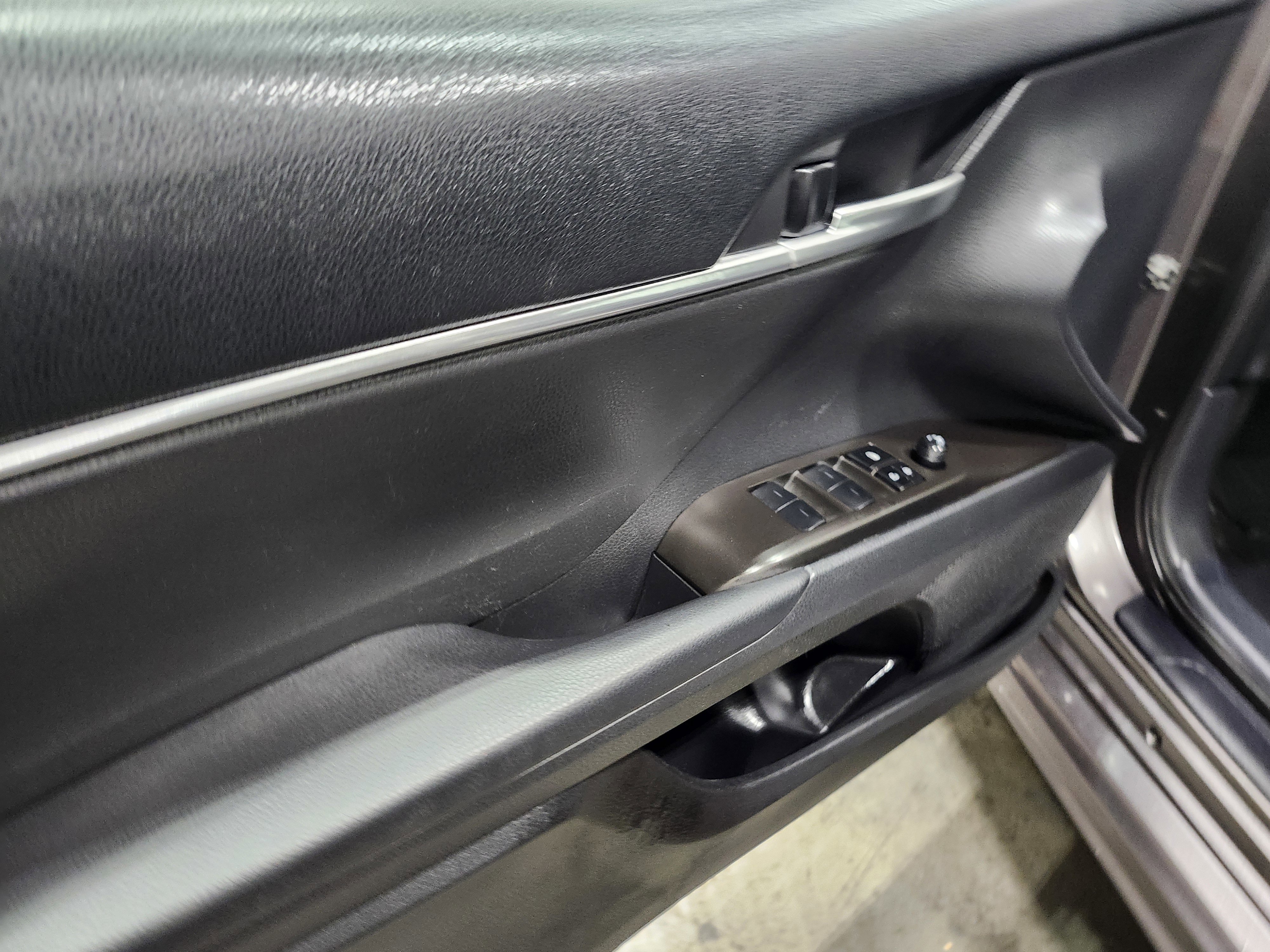 Used 2024 Toyota Camry SE w/ Convenience Package FWD image 17